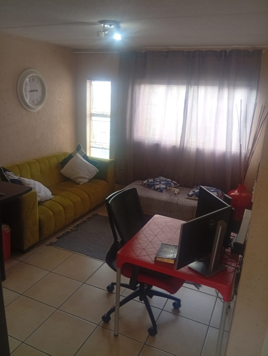 1 Bedroom Property for Sale in Ormonde View Gauteng