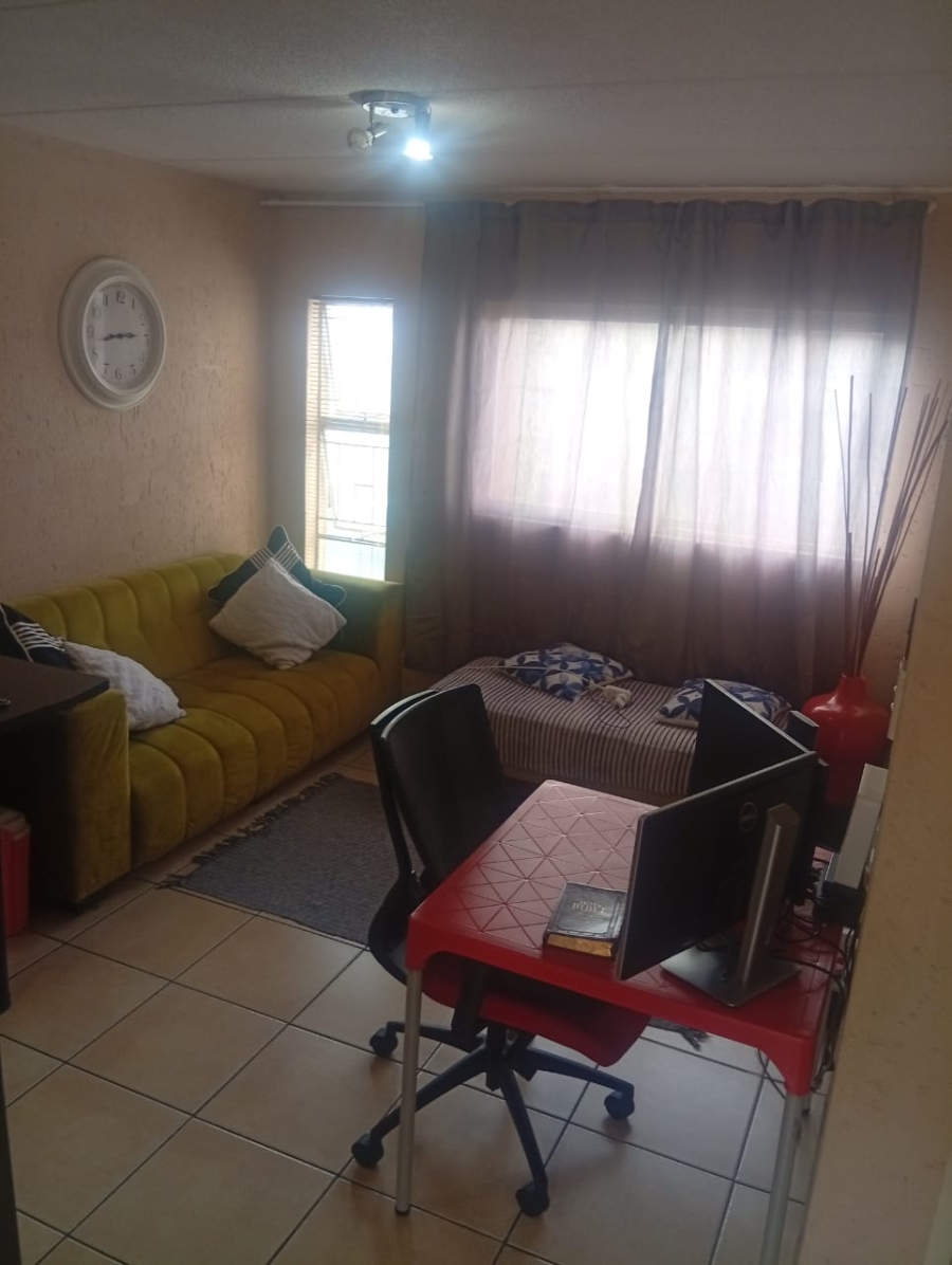 1 Bedroom Property for Sale in Ormonde View Gauteng
