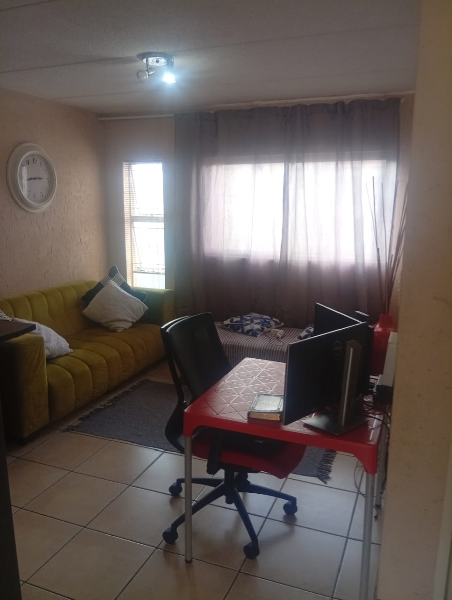 1 Bedroom Property for Sale in Ormonde View Gauteng