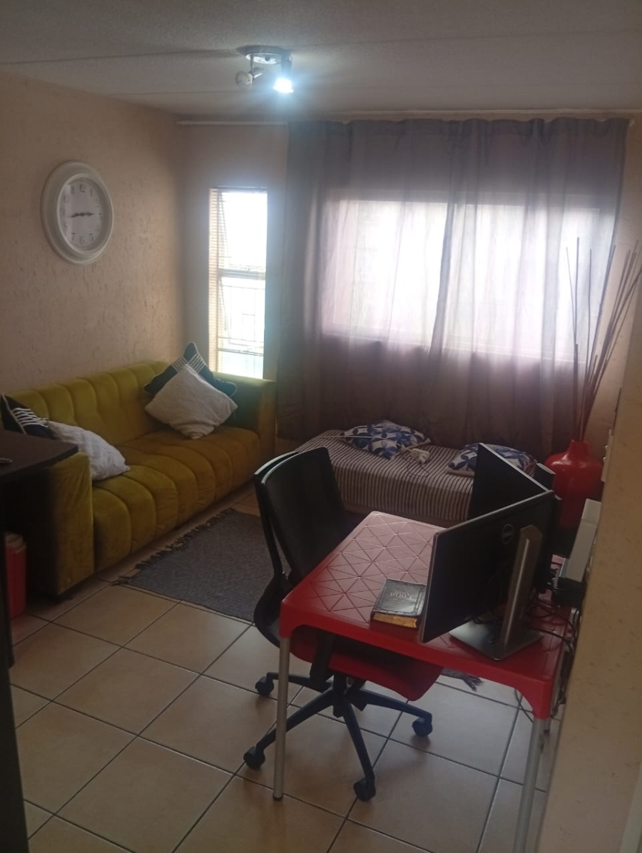1 Bedroom Property for Sale in Ormonde View Gauteng