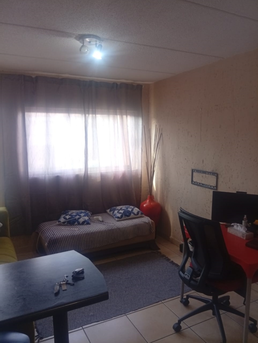1 Bedroom Property for Sale in Ormonde View Gauteng