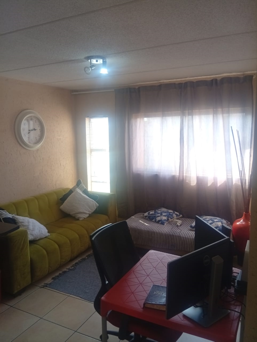 1 Bedroom Property for Sale in Ormonde View Gauteng