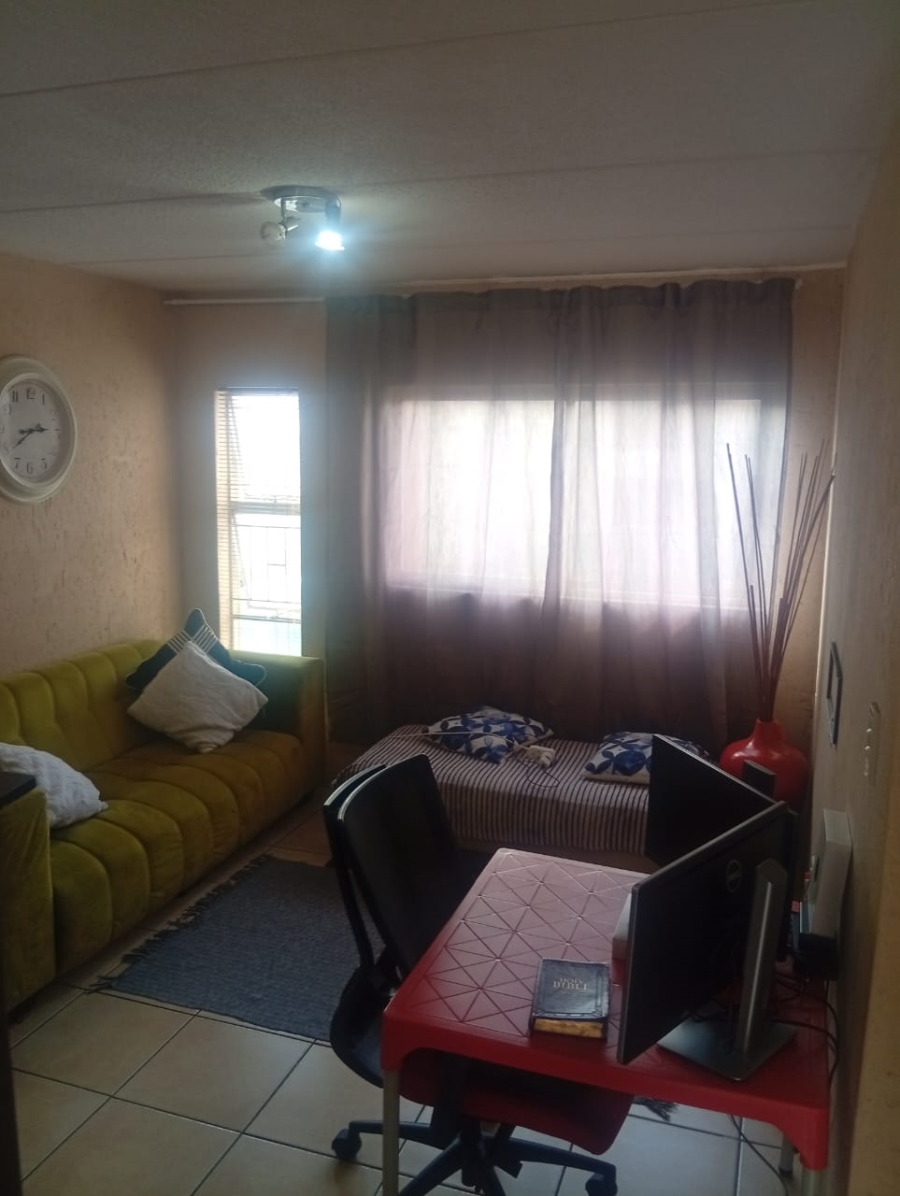 1 Bedroom Property for Sale in Ormonde View Gauteng