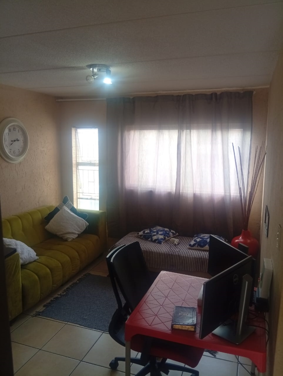 1 Bedroom Property for Sale in Ormonde View Gauteng