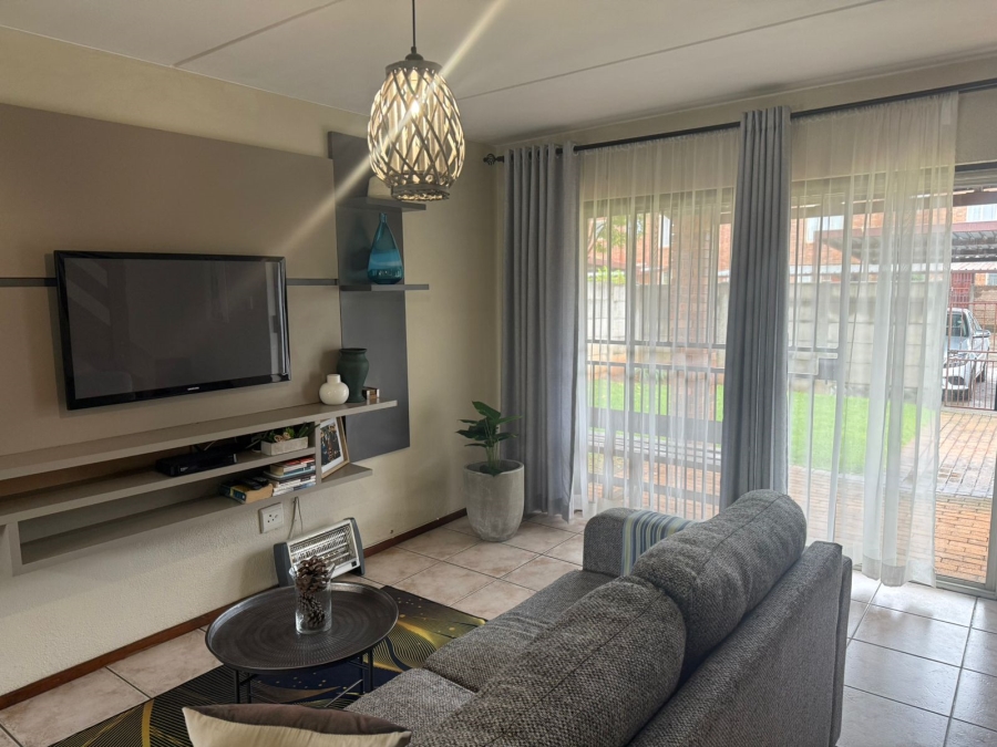 2 Bedroom Property for Sale in Florida Glen Gauteng