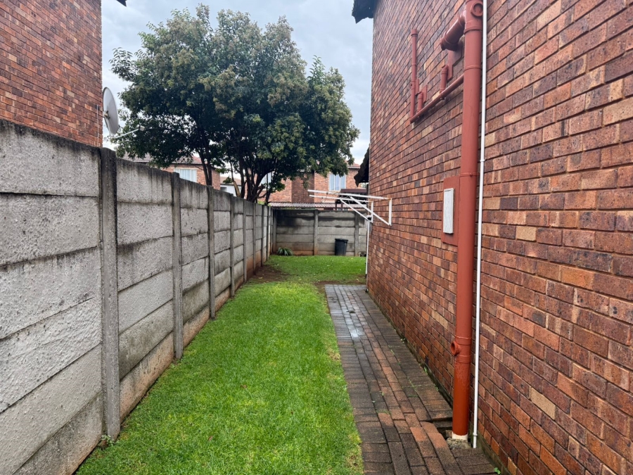 2 Bedroom Property for Sale in Florida Glen Gauteng