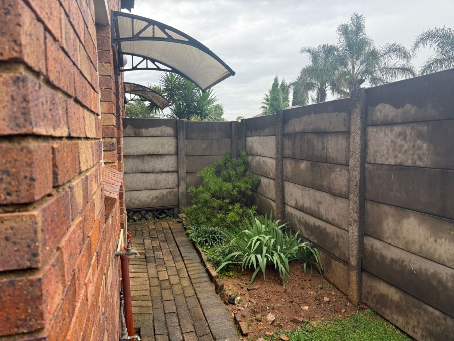 2 Bedroom Property for Sale in Florida Glen Gauteng