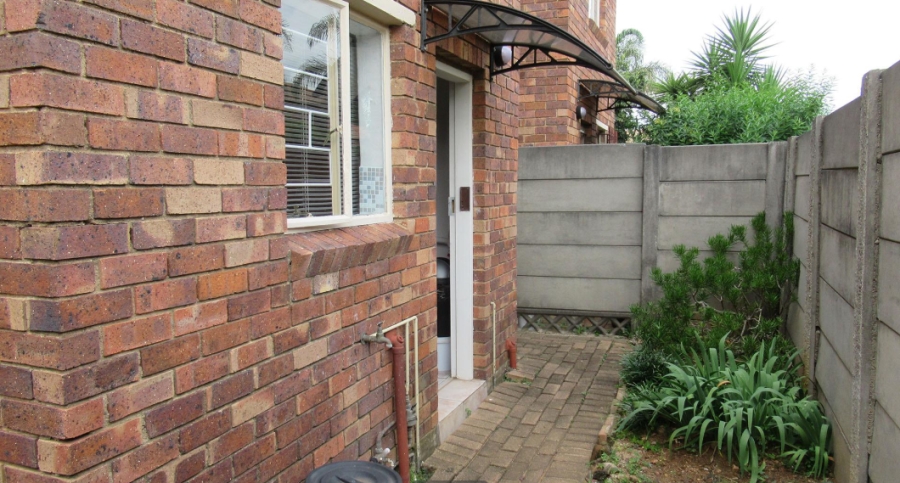 2 Bedroom Property for Sale in Florida Glen Gauteng