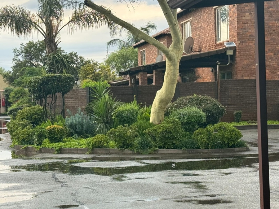 2 Bedroom Property for Sale in Florida Glen Gauteng