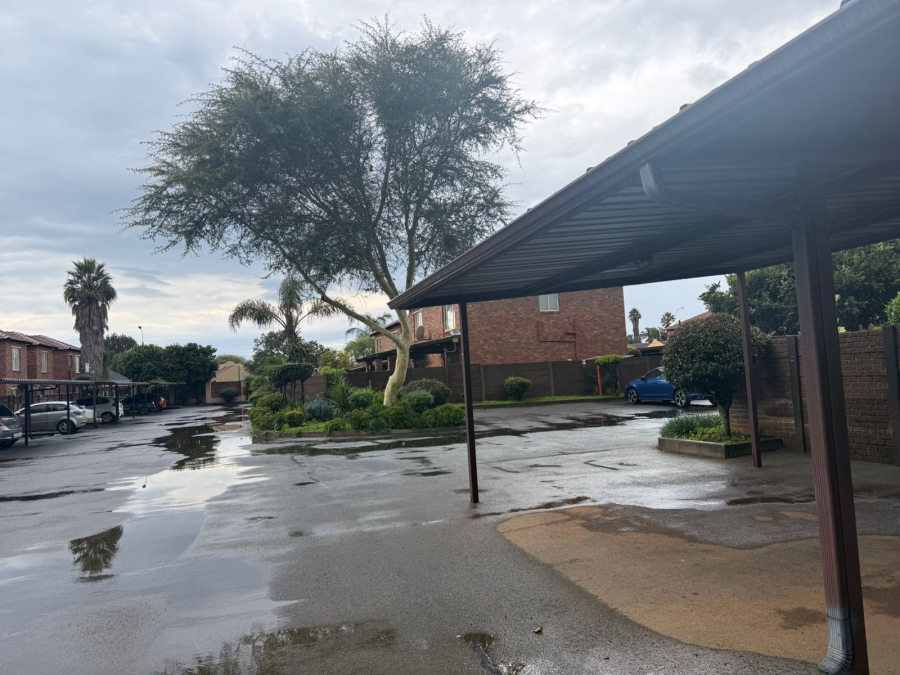 2 Bedroom Property for Sale in Florida Glen Gauteng