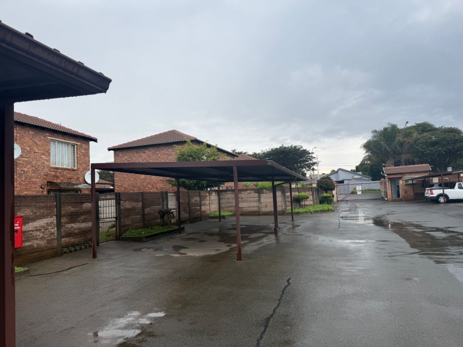 2 Bedroom Property for Sale in Florida Glen Gauteng
