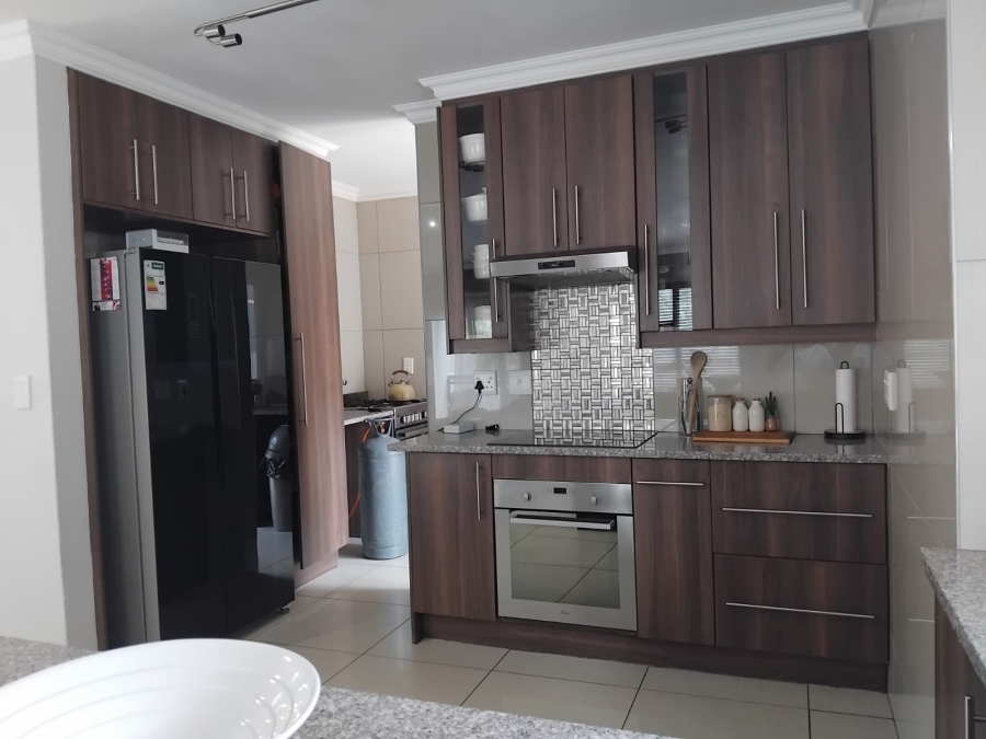 4 Bedroom Property for Sale in Featherview Estate Gauteng