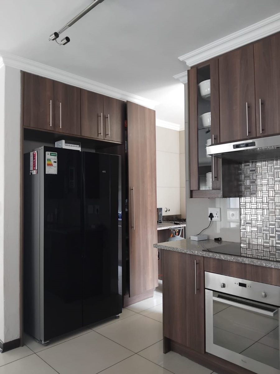 4 Bedroom Property for Sale in Featherview Estate Gauteng