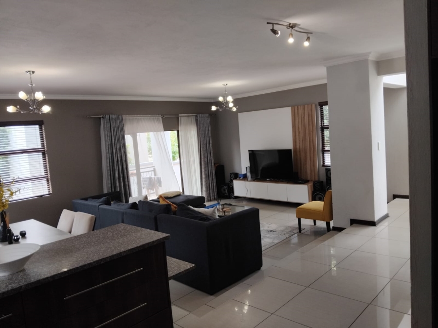 4 Bedroom Property for Sale in Featherview Estate Gauteng