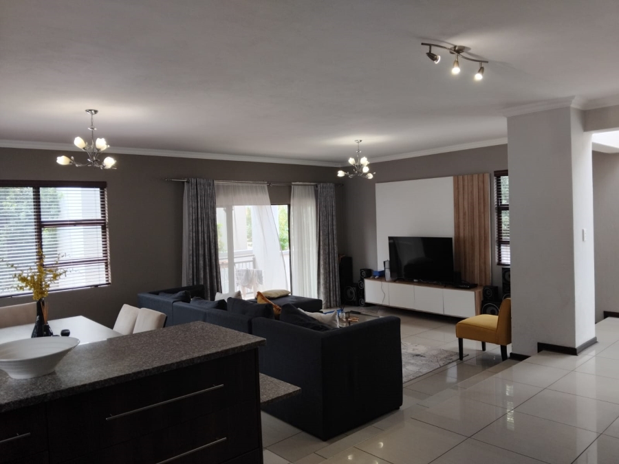4 Bedroom Property for Sale in Featherview Estate Gauteng