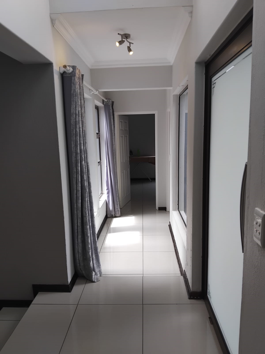 4 Bedroom Property for Sale in Featherview Estate Gauteng