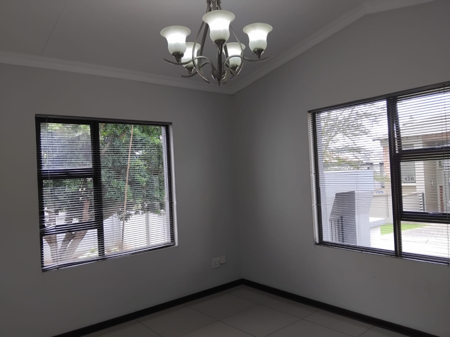4 Bedroom Property for Sale in Featherview Estate Gauteng