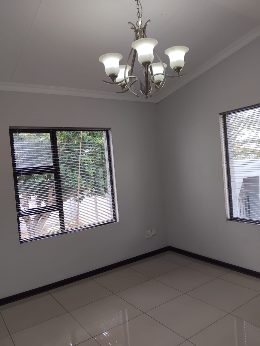 4 Bedroom Property for Sale in Featherview Estate Gauteng