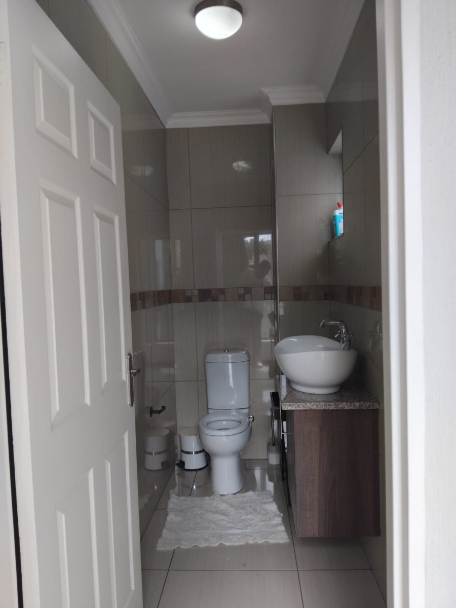 4 Bedroom Property for Sale in Featherview Estate Gauteng