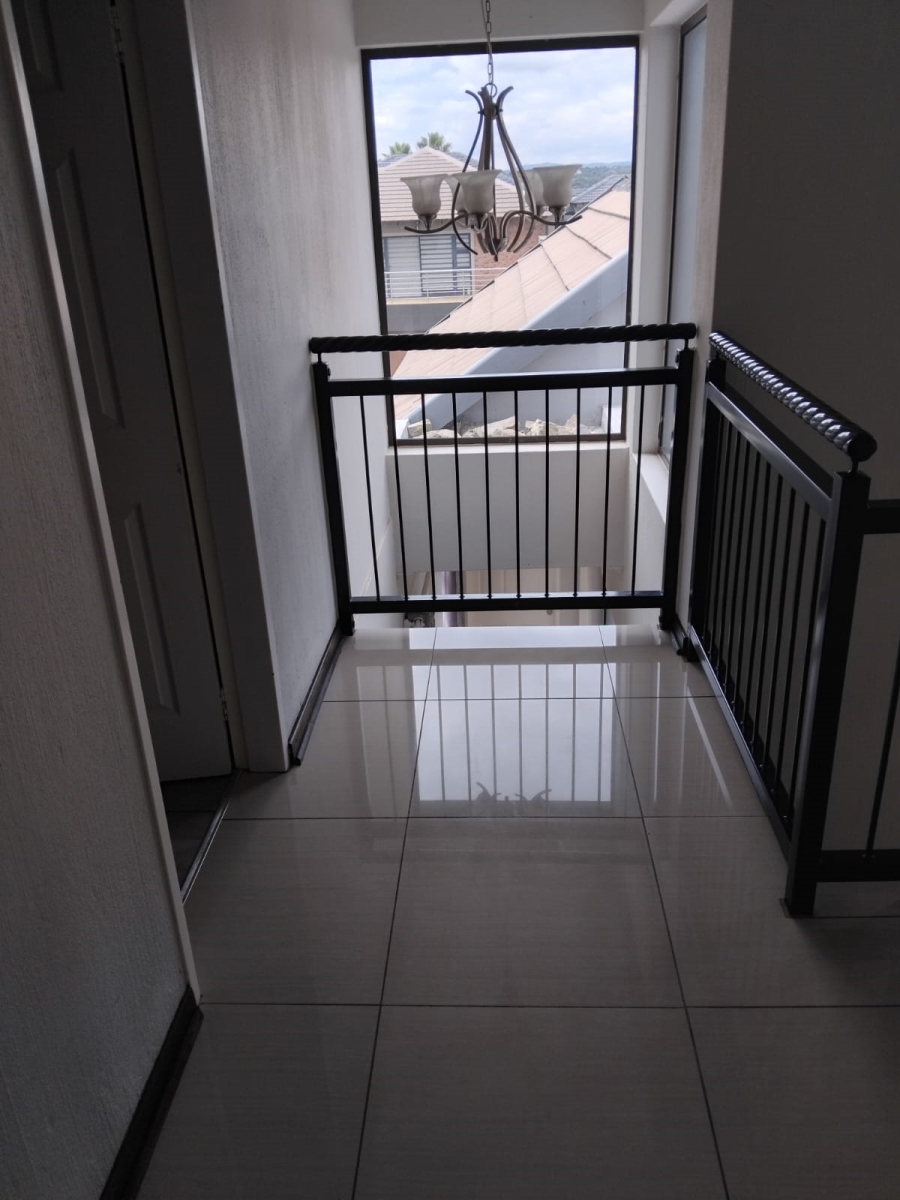 4 Bedroom Property for Sale in Featherview Estate Gauteng