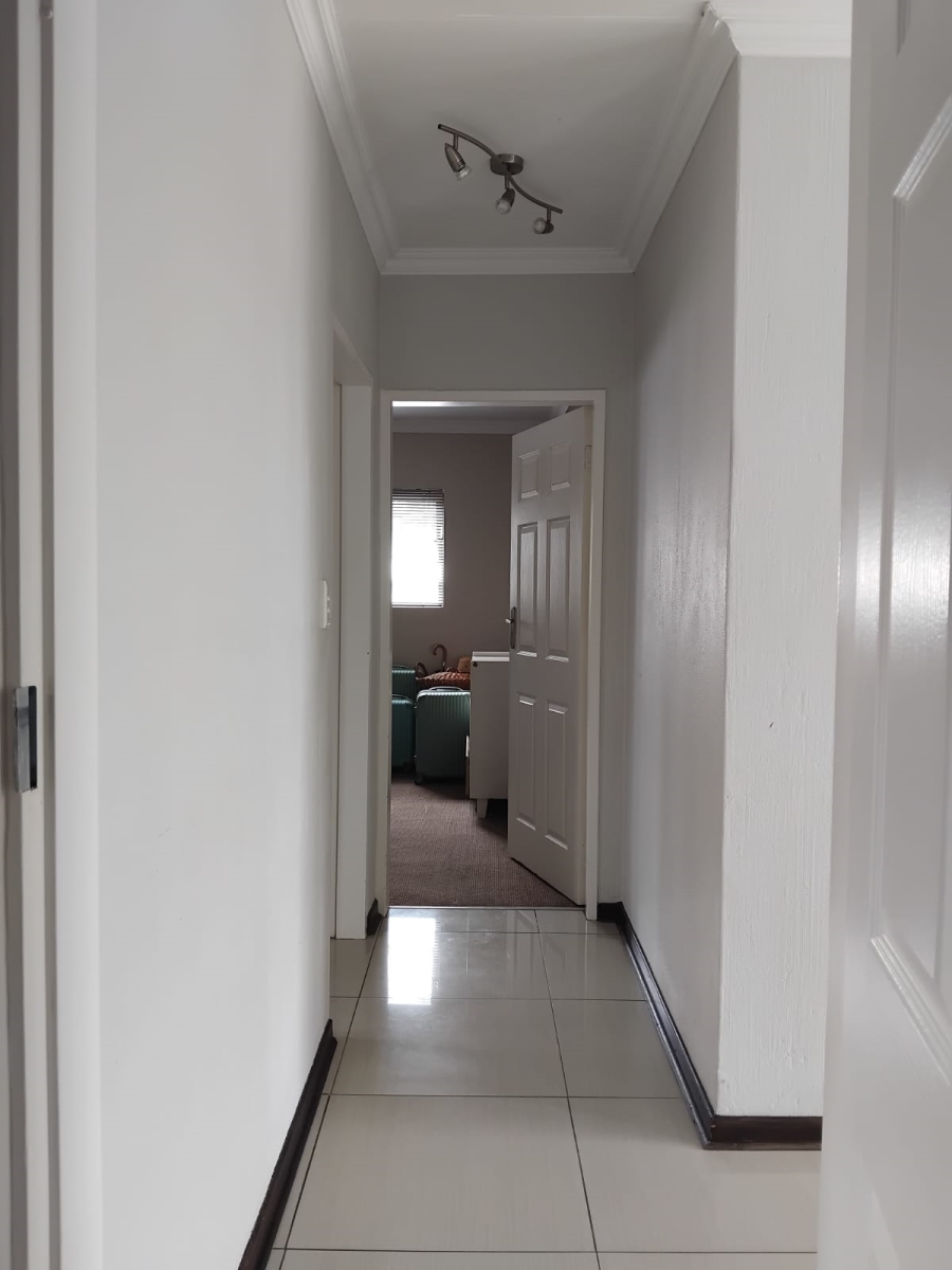 4 Bedroom Property for Sale in Featherview Estate Gauteng