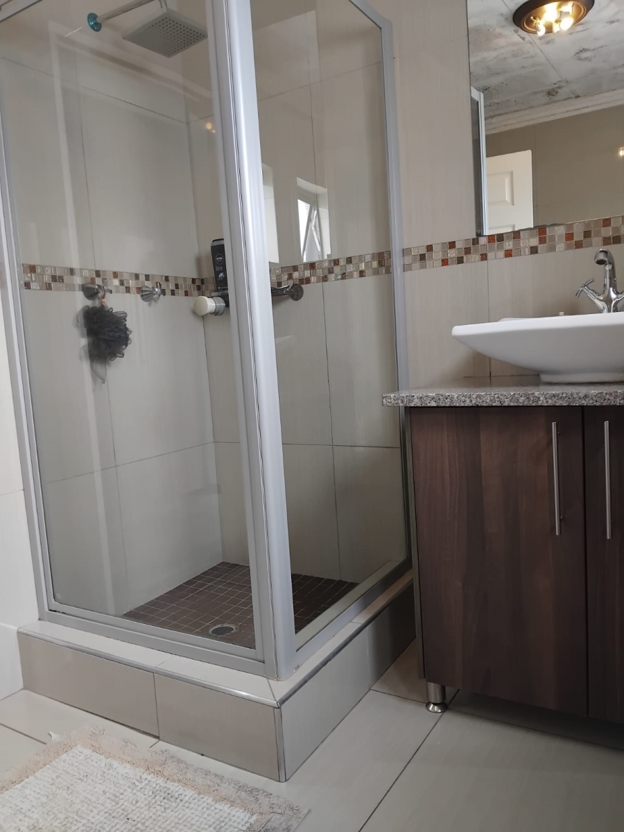 4 Bedroom Property for Sale in Featherview Estate Gauteng