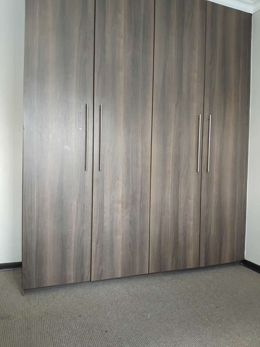 4 Bedroom Property for Sale in Featherview Estate Gauteng