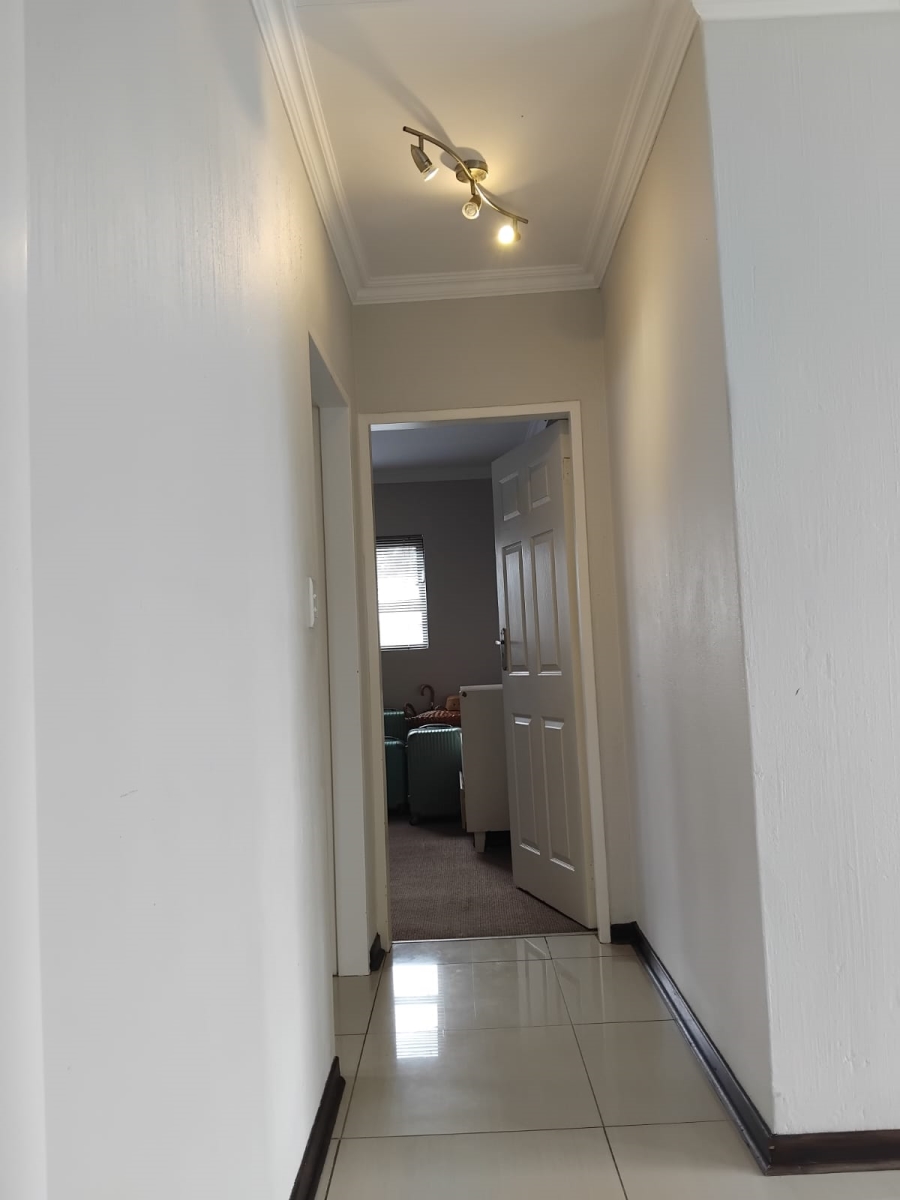 4 Bedroom Property for Sale in Featherview Estate Gauteng