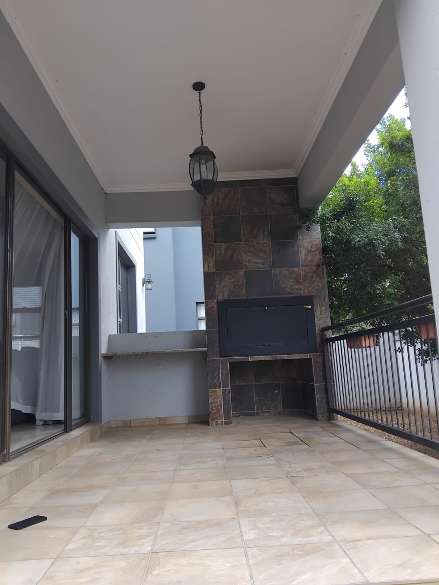 4 Bedroom Property for Sale in Featherview Estate Gauteng