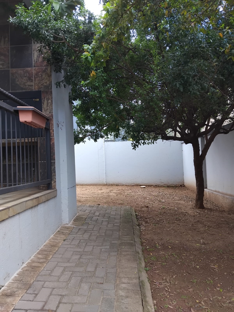 4 Bedroom Property for Sale in Featherview Estate Gauteng