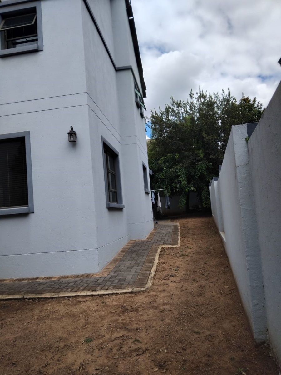 4 Bedroom Property for Sale in Featherview Estate Gauteng