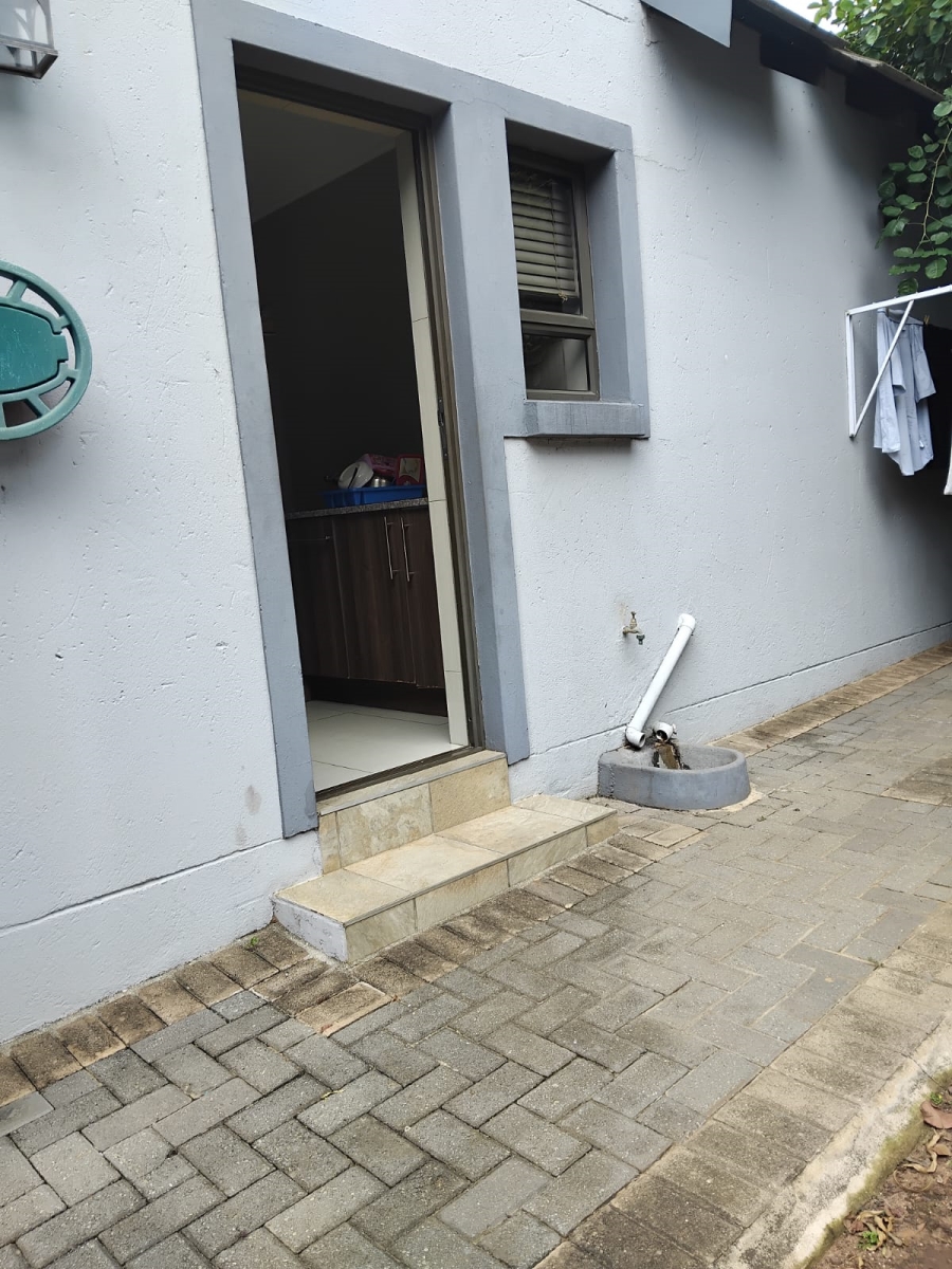 4 Bedroom Property for Sale in Featherview Estate Gauteng