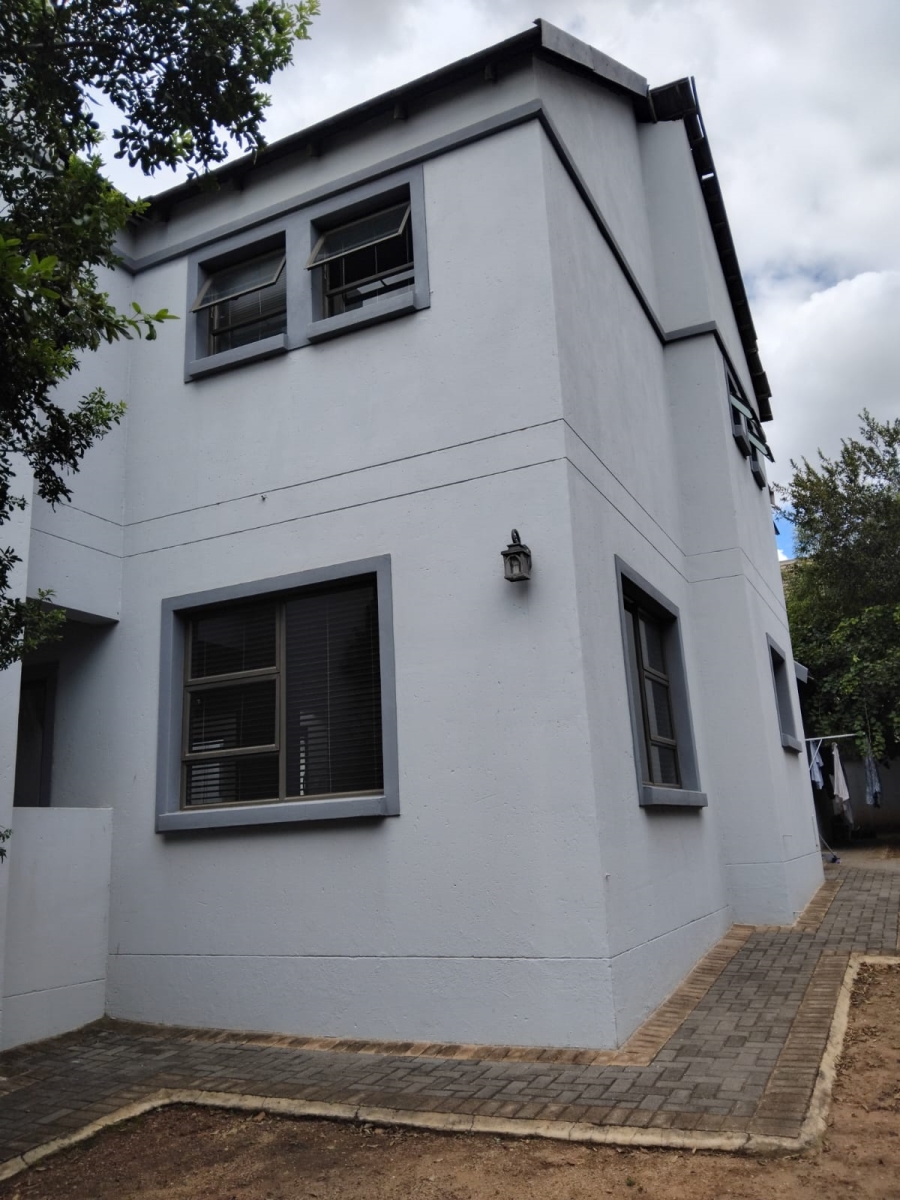 4 Bedroom Property for Sale in Featherview Estate Gauteng