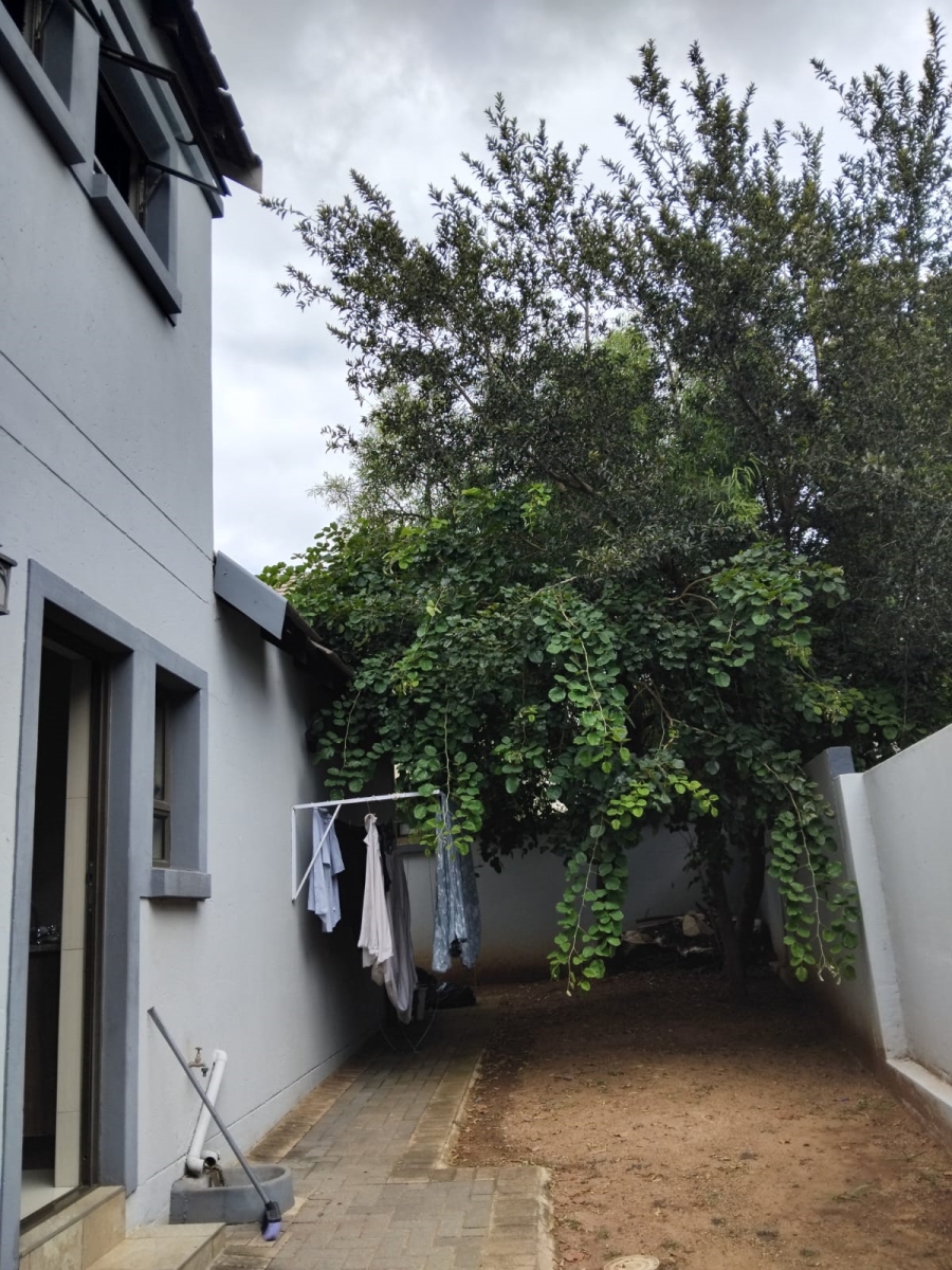 4 Bedroom Property for Sale in Featherview Estate Gauteng