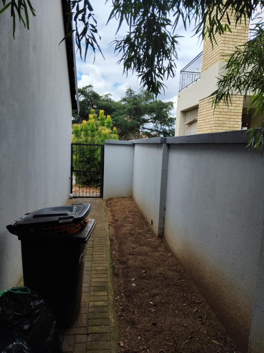 4 Bedroom Property for Sale in Featherview Estate Gauteng