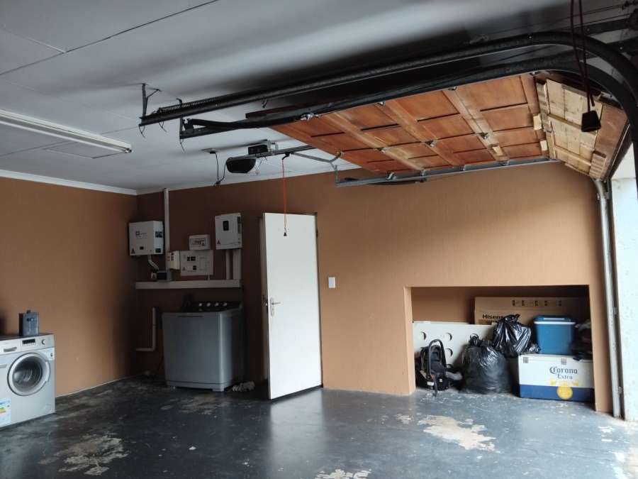 4 Bedroom Property for Sale in Featherview Estate Gauteng