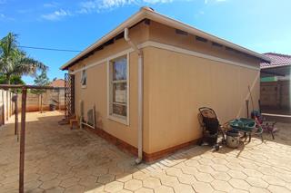 3 Bedroom Property for Sale in Rosslyn Gauteng