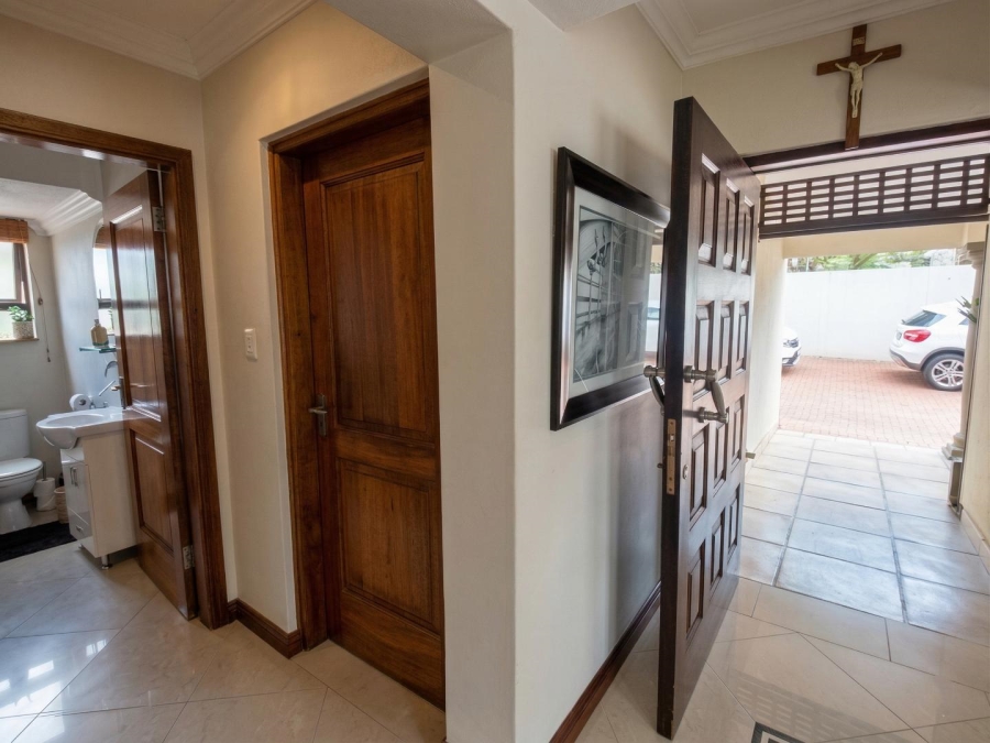 To Let 4 Bedroom Property for Rent in Bryanston Gauteng