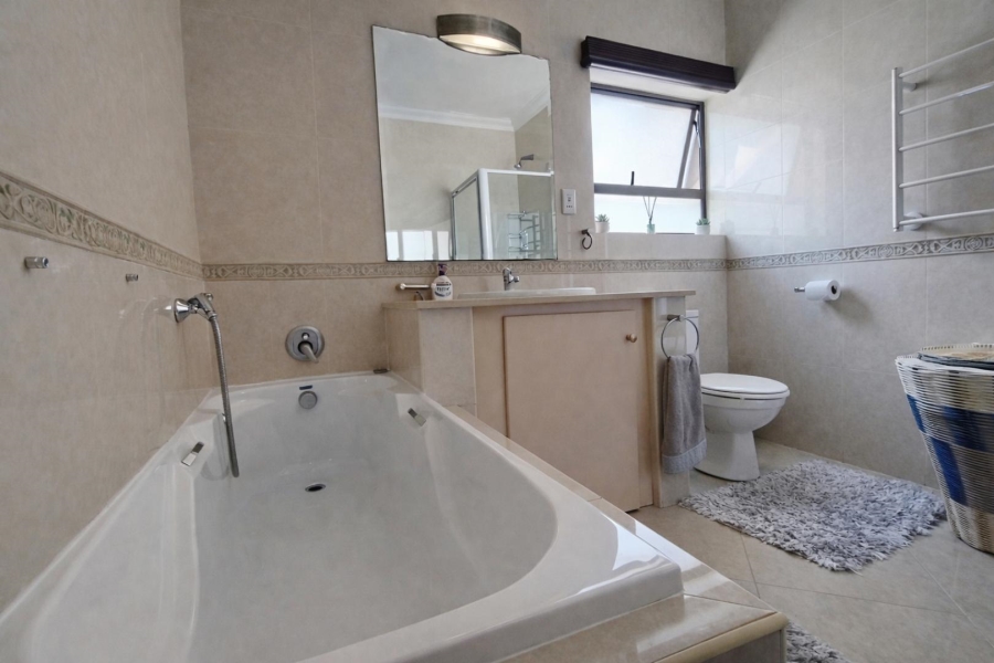 To Let 4 Bedroom Property for Rent in Bryanston Gauteng