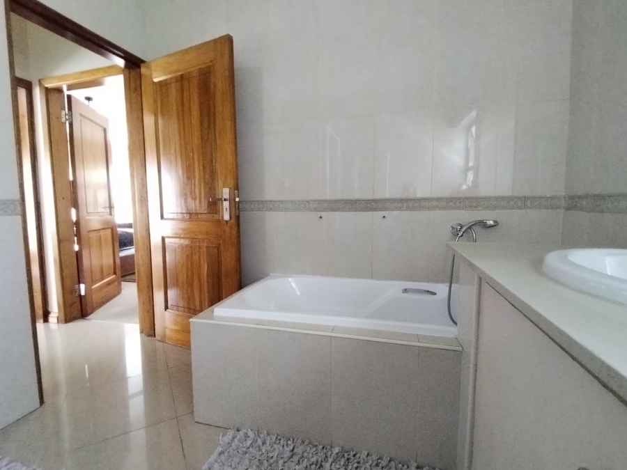 To Let 4 Bedroom Property for Rent in Bryanston Gauteng