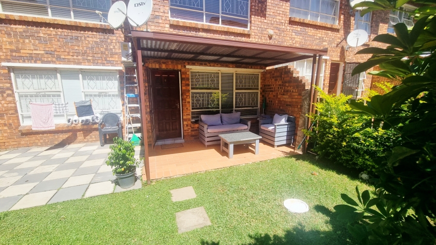 2 Bedroom Property for Sale in Vorna Valley Gauteng
