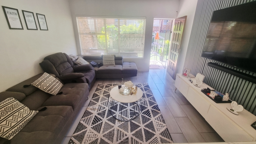 2 Bedroom Property for Sale in Vorna Valley Gauteng