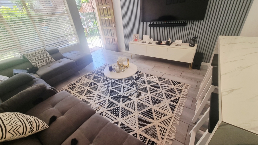 2 Bedroom Property for Sale in Vorna Valley Gauteng