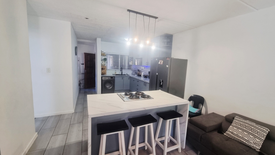 2 Bedroom Property for Sale in Vorna Valley Gauteng