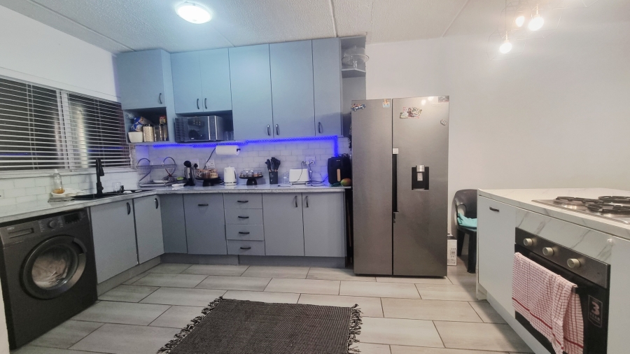 2 Bedroom Property for Sale in Vorna Valley Gauteng