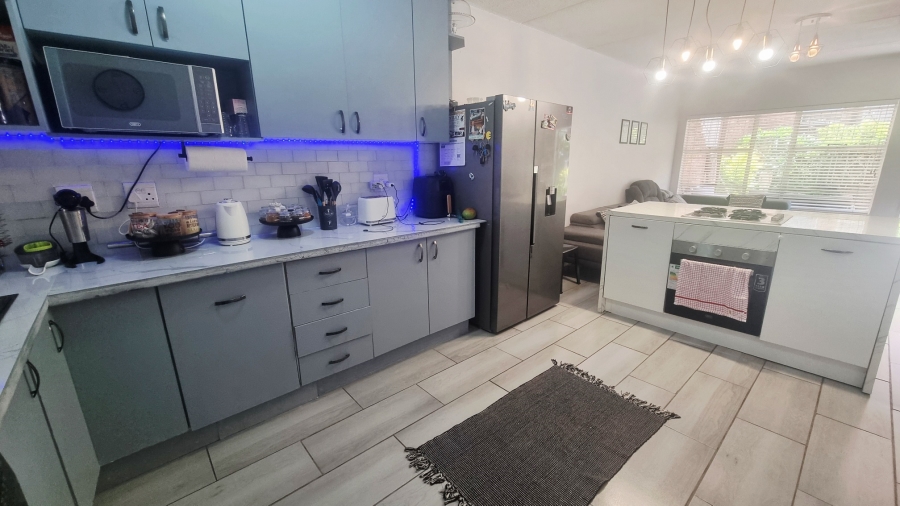 2 Bedroom Property for Sale in Vorna Valley Gauteng