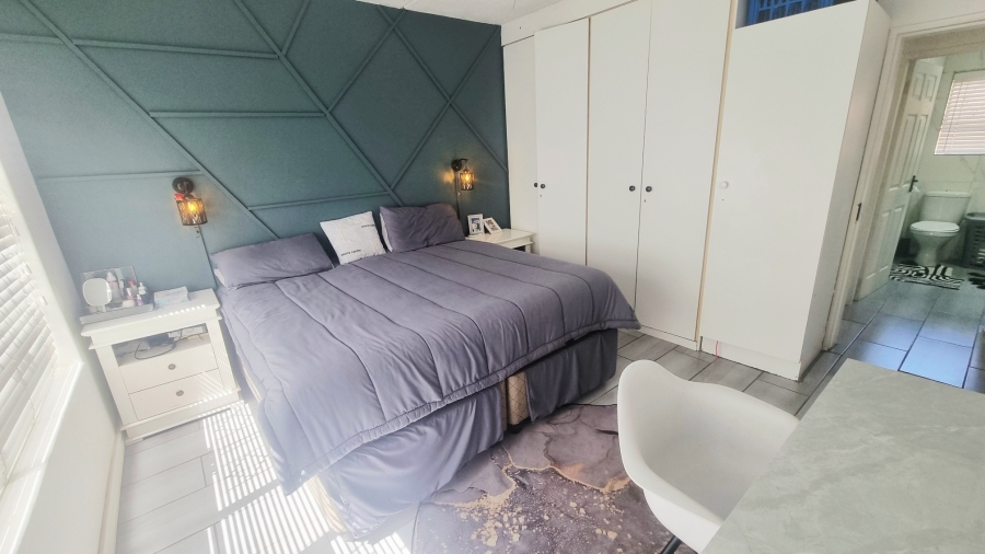 2 Bedroom Property for Sale in Vorna Valley Gauteng