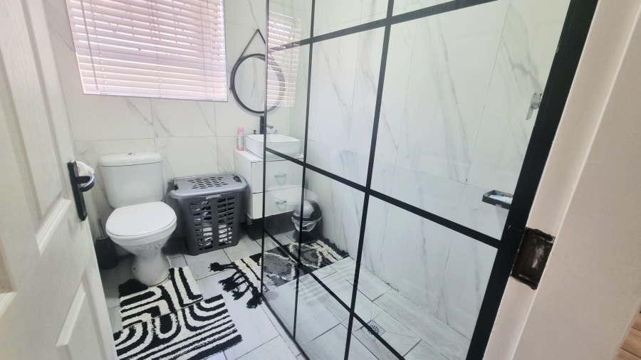 2 Bedroom Property for Sale in Vorna Valley Gauteng