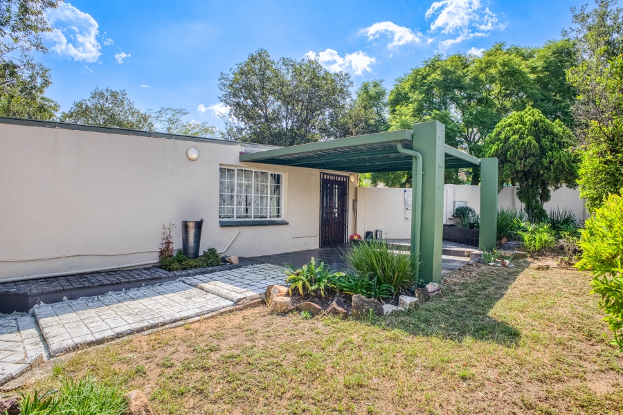 9 Bedroom Property for Sale in Chartwell Gauteng