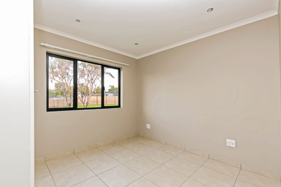 2 Bedroom Property for Sale in Die Hoewes Gauteng